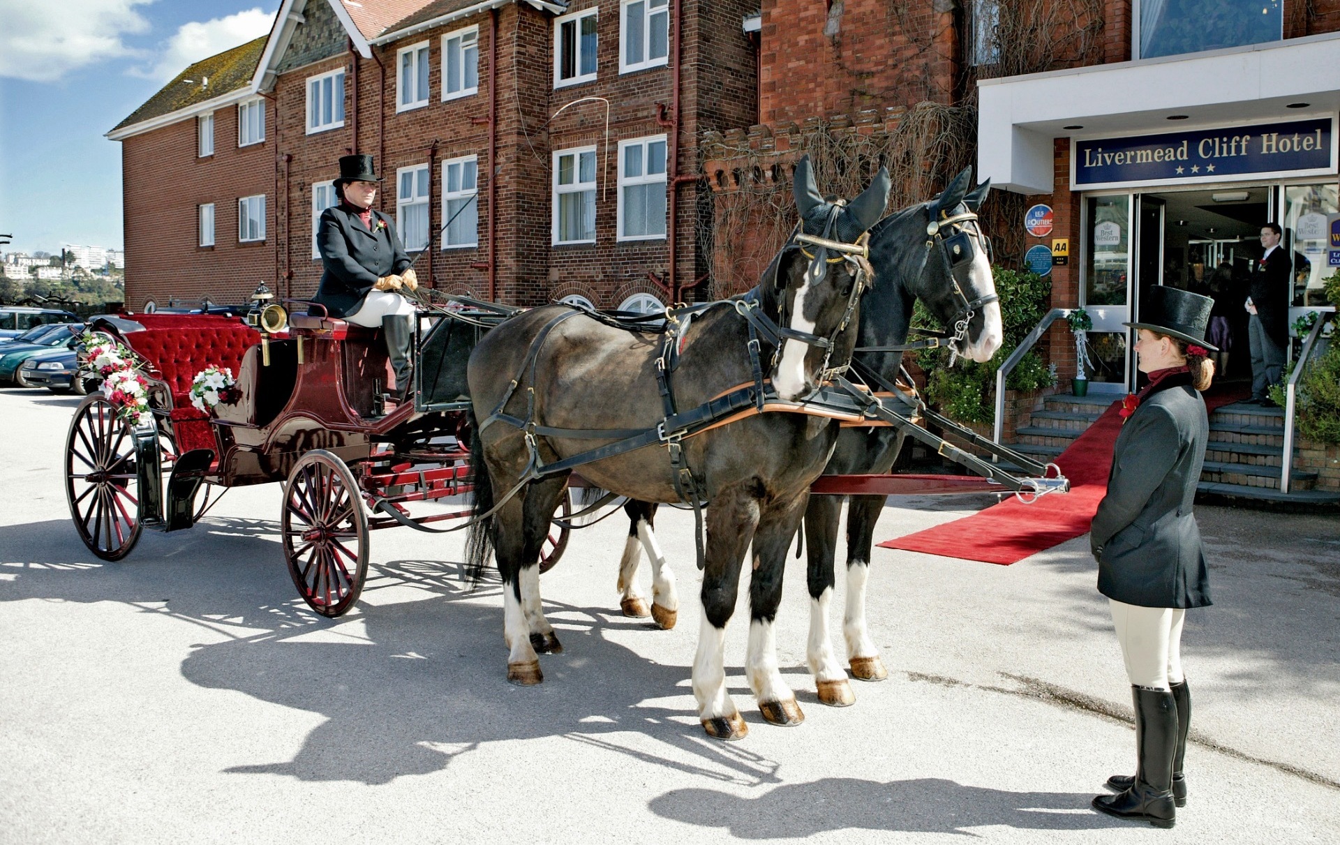 Coach and horses outside the Livermead Cliff Hotel