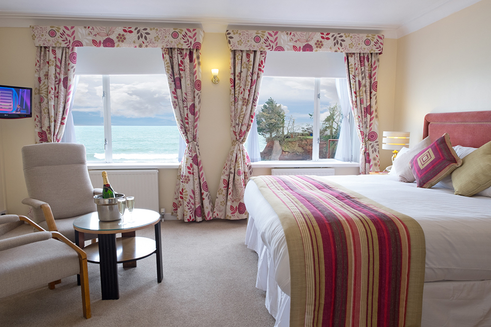 Sea view guestroom with Champagne